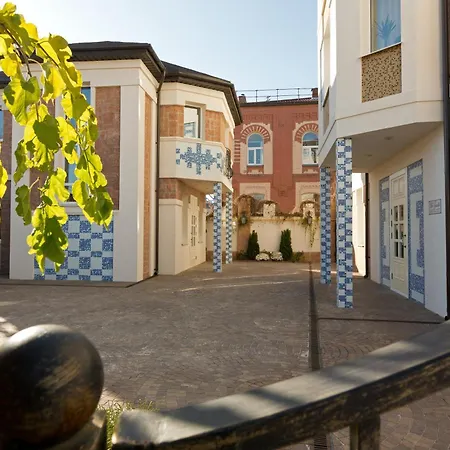 De Gaulle Boutique Hotel-3